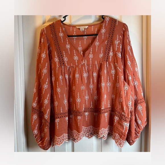 American Eagle Outfitters Tops - American Eagle Rust Batik embroidered oversized blouse with a flowy boho feel